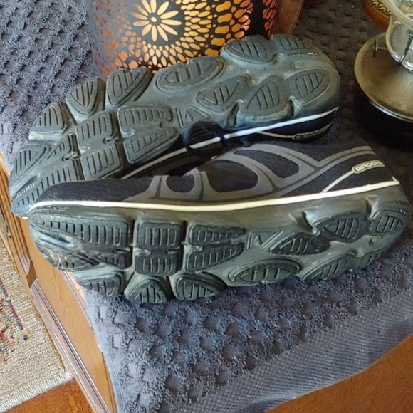 Like New Brooks PureFlow sneaker mens sz. 9.5M - Picture 6 of 14